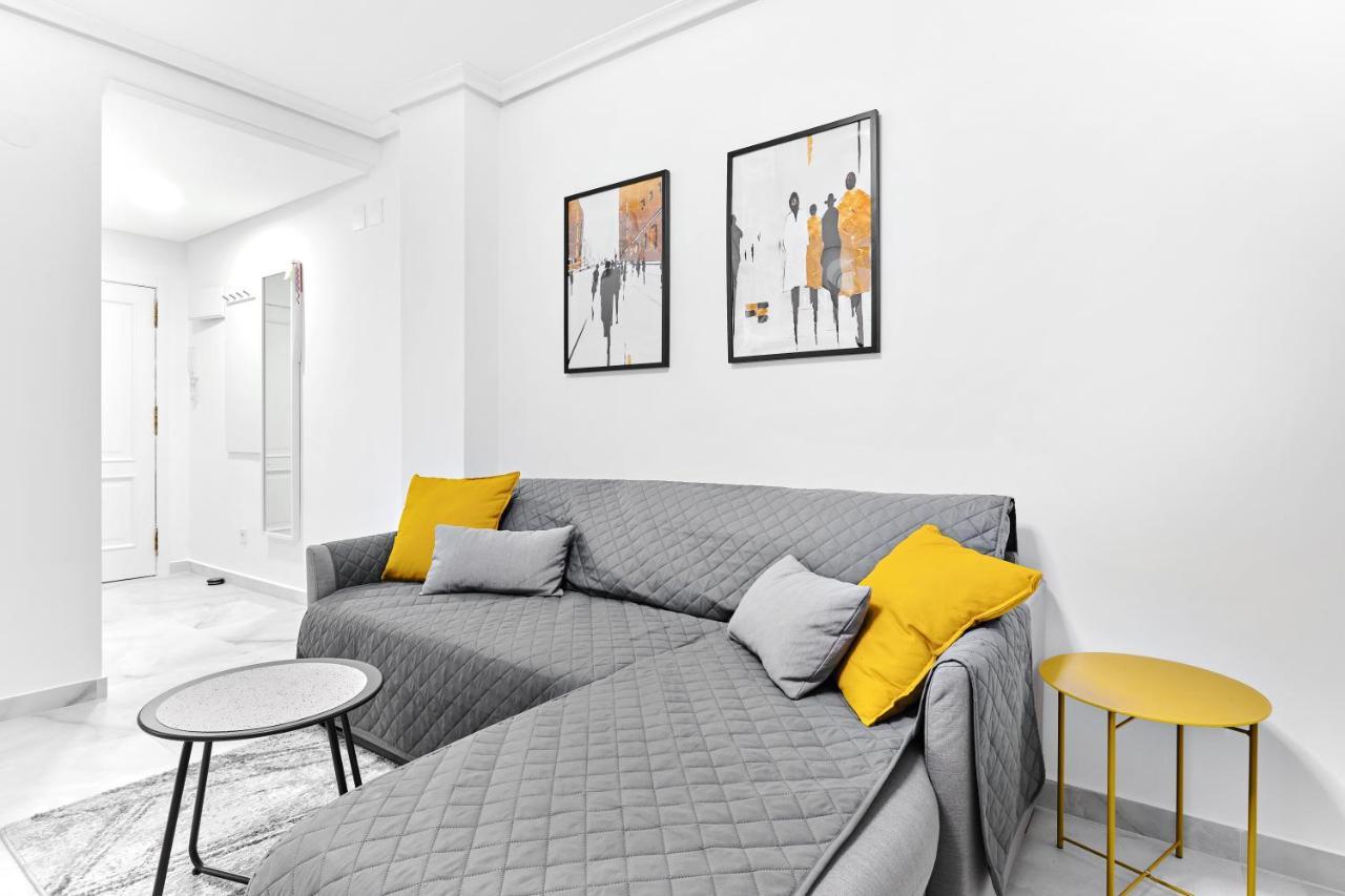 Lovely Sunny Apartment With Shared Pool And Private Parking Τορεβιέχα Εξωτερικό φωτογραφία