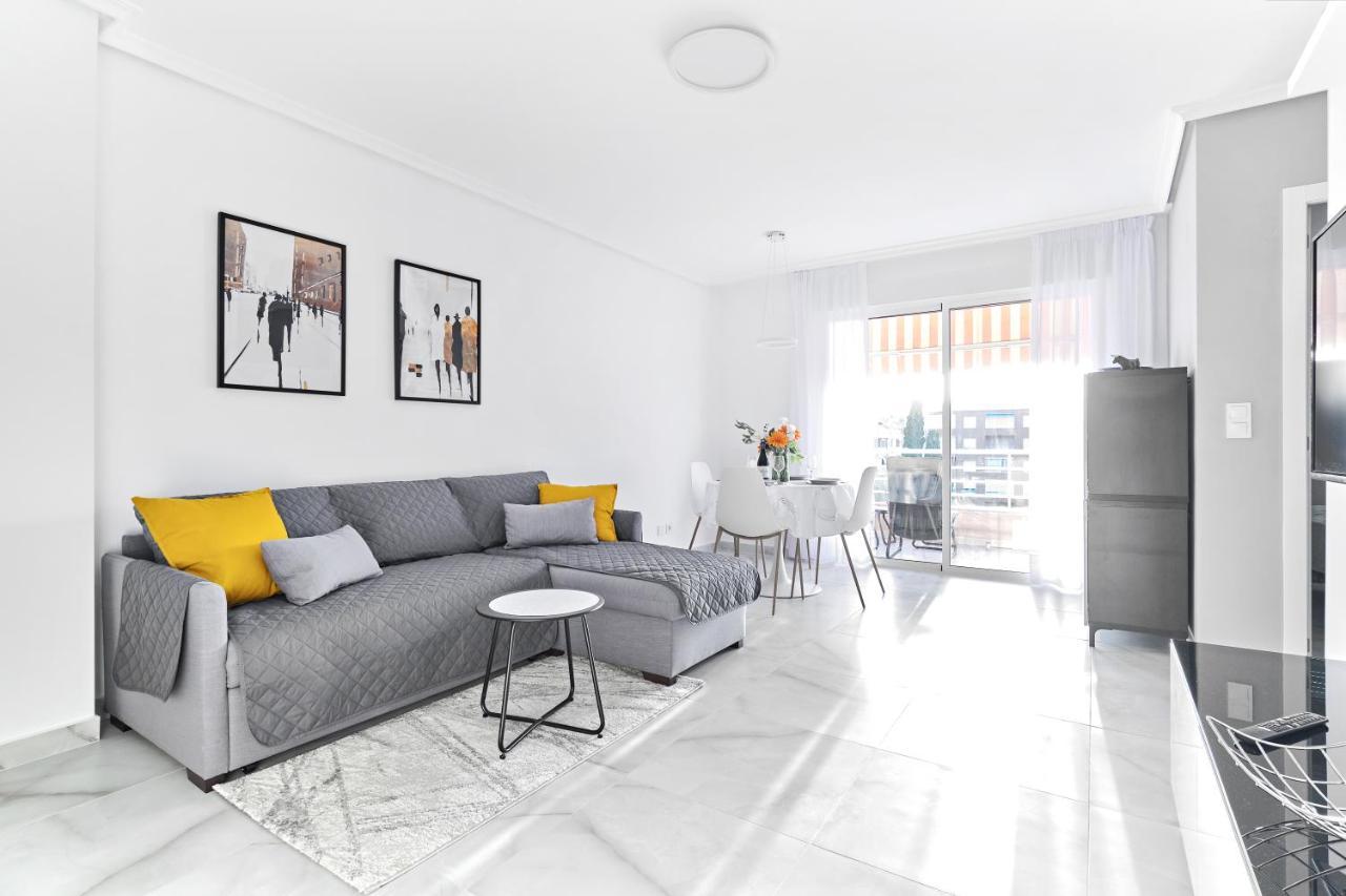 Lovely Sunny Apartment With Shared Pool And Private Parking Τορεβιέχα Εξωτερικό φωτογραφία