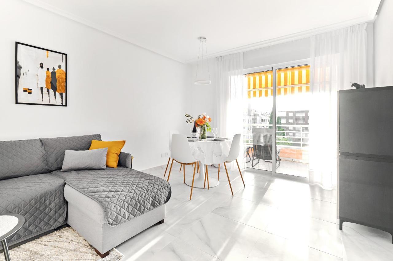 Lovely Sunny Apartment With Shared Pool And Private Parking Τορεβιέχα Εξωτερικό φωτογραφία