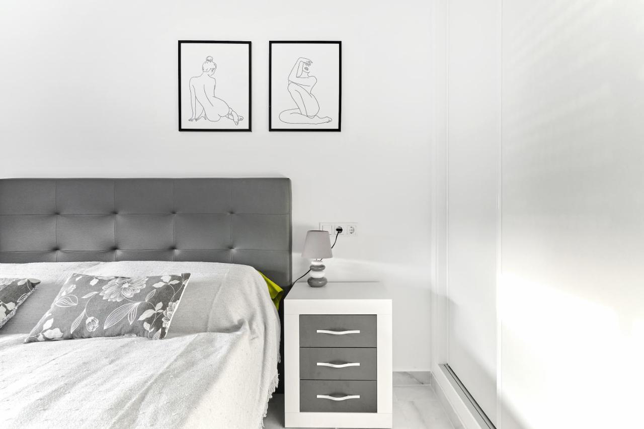Lovely Sunny Apartment With Shared Pool And Private Parking Τορεβιέχα Εξωτερικό φωτογραφία