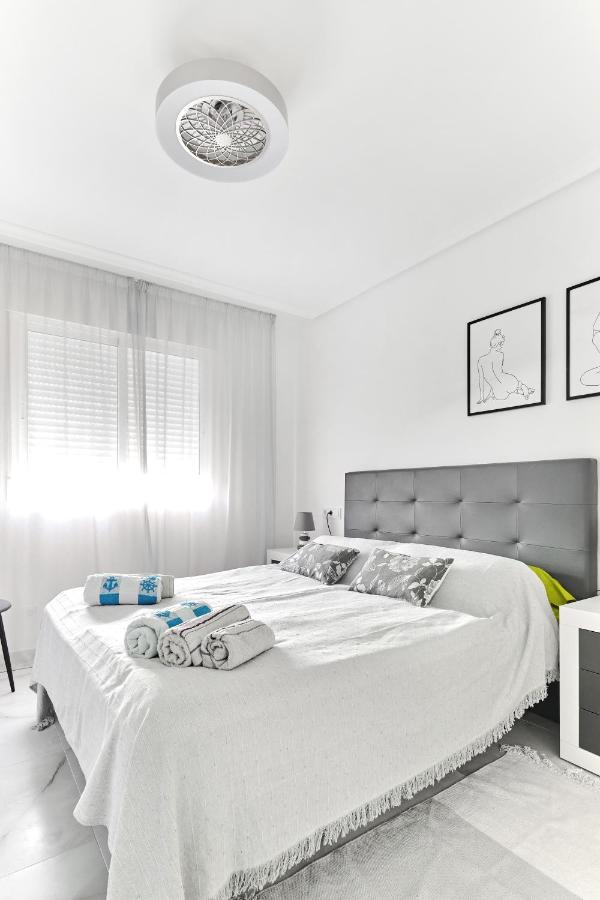 Lovely Sunny Apartment With Shared Pool And Private Parking Τορεβιέχα Εξωτερικό φωτογραφία