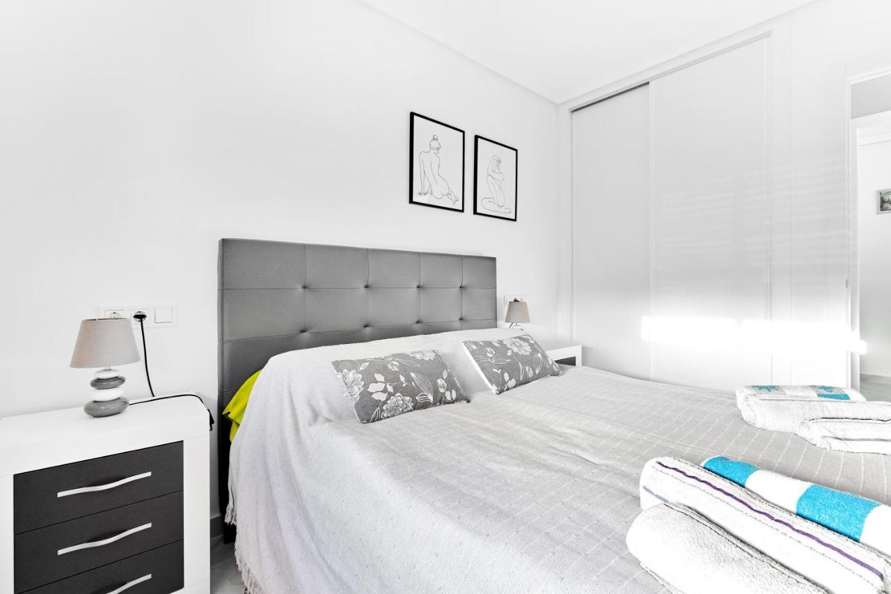 Lovely Sunny Apartment With Shared Pool And Private Parking Τορεβιέχα Εξωτερικό φωτογραφία
