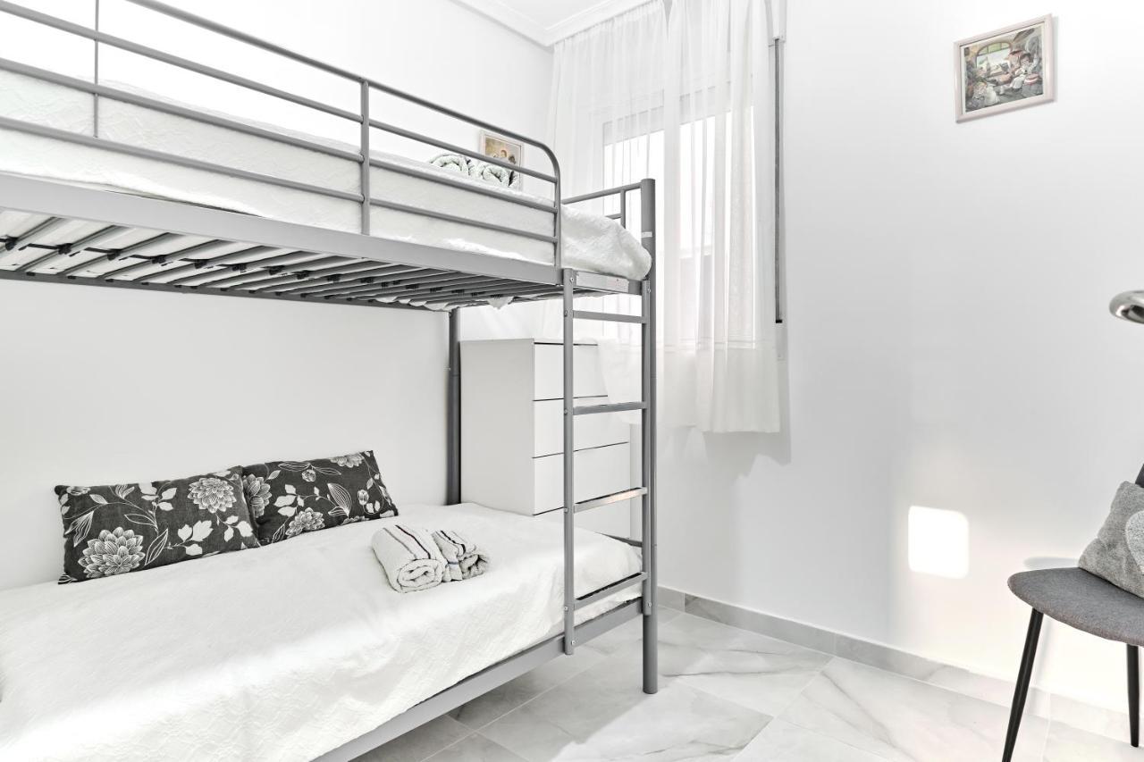 Lovely Sunny Apartment With Shared Pool And Private Parking Τορεβιέχα Εξωτερικό φωτογραφία